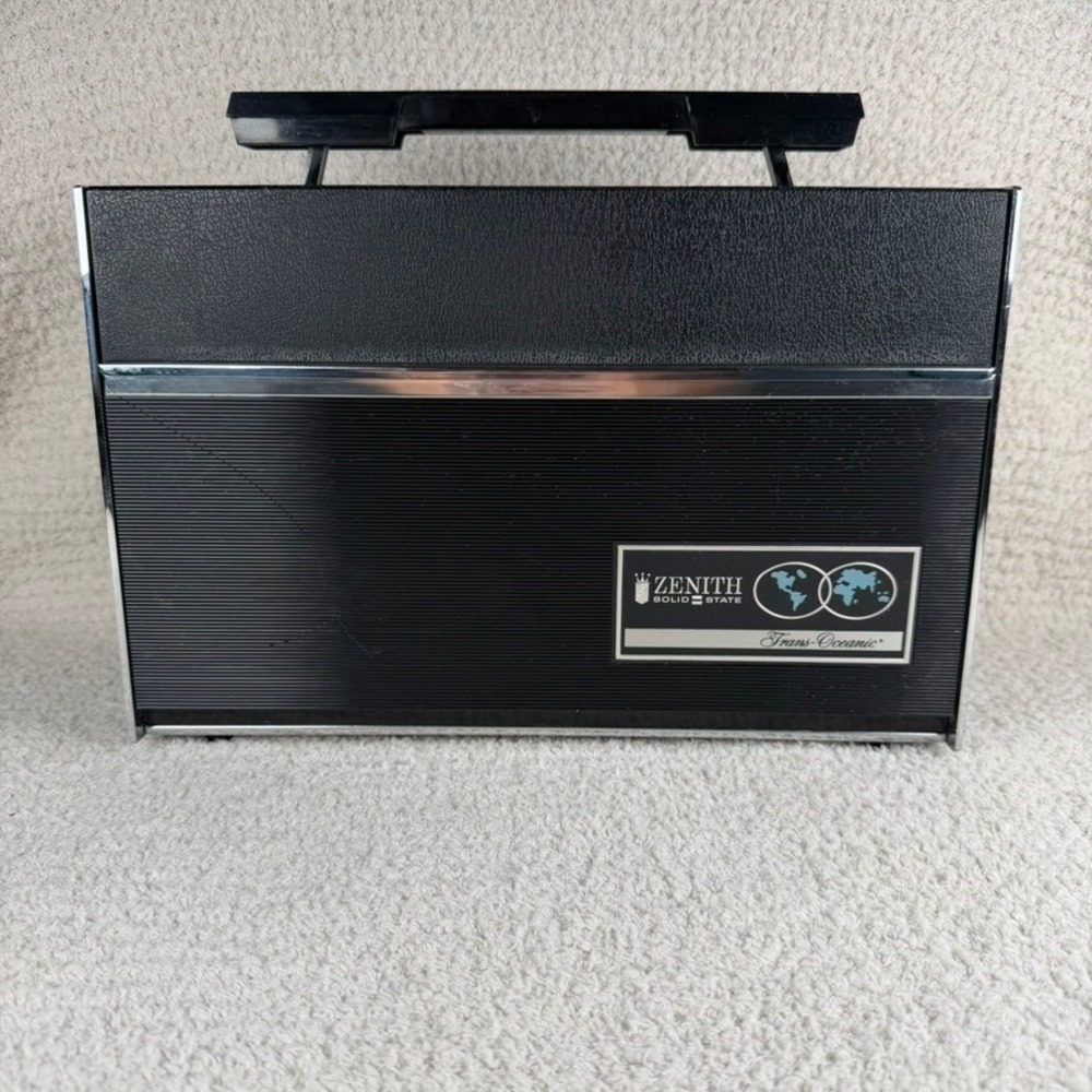 Vintage Zenith Trans-Oceanic Royal 7000 Solid State 11 Band Portable Radio Works